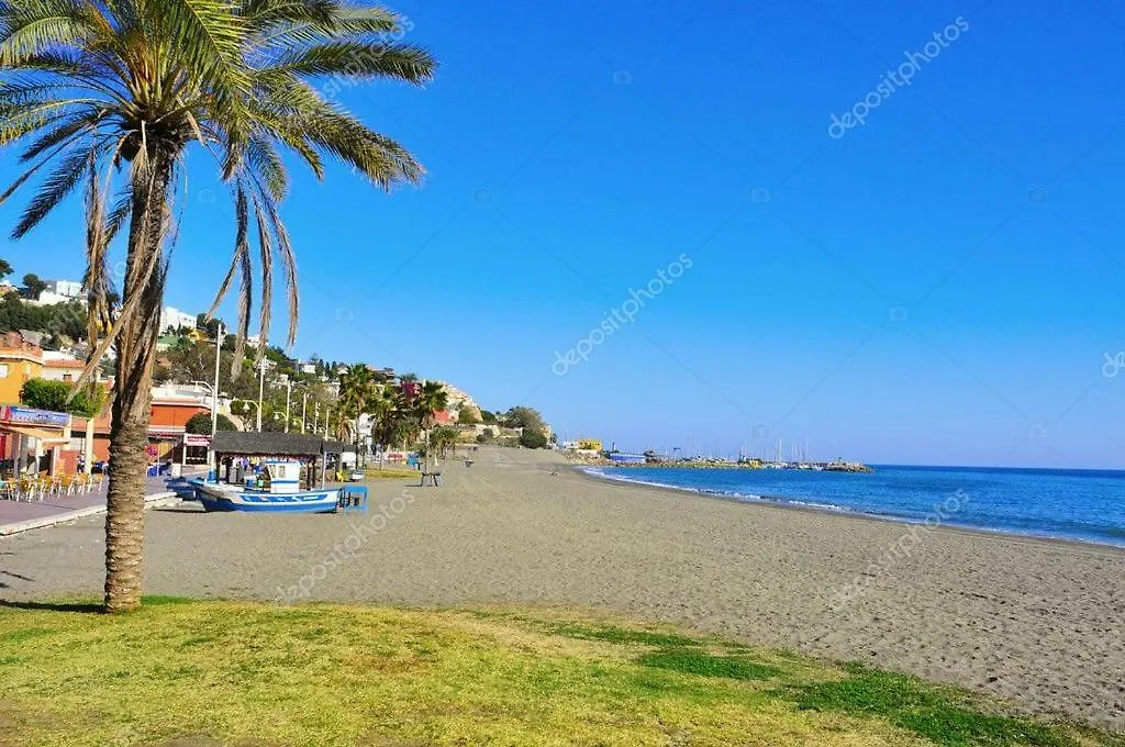 Homestay Rooms In Seafront Villa Malaga Spain