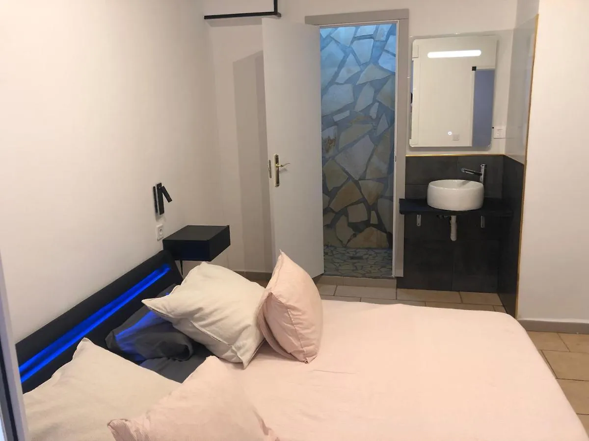 Rooms In Seafront Villa Málaga