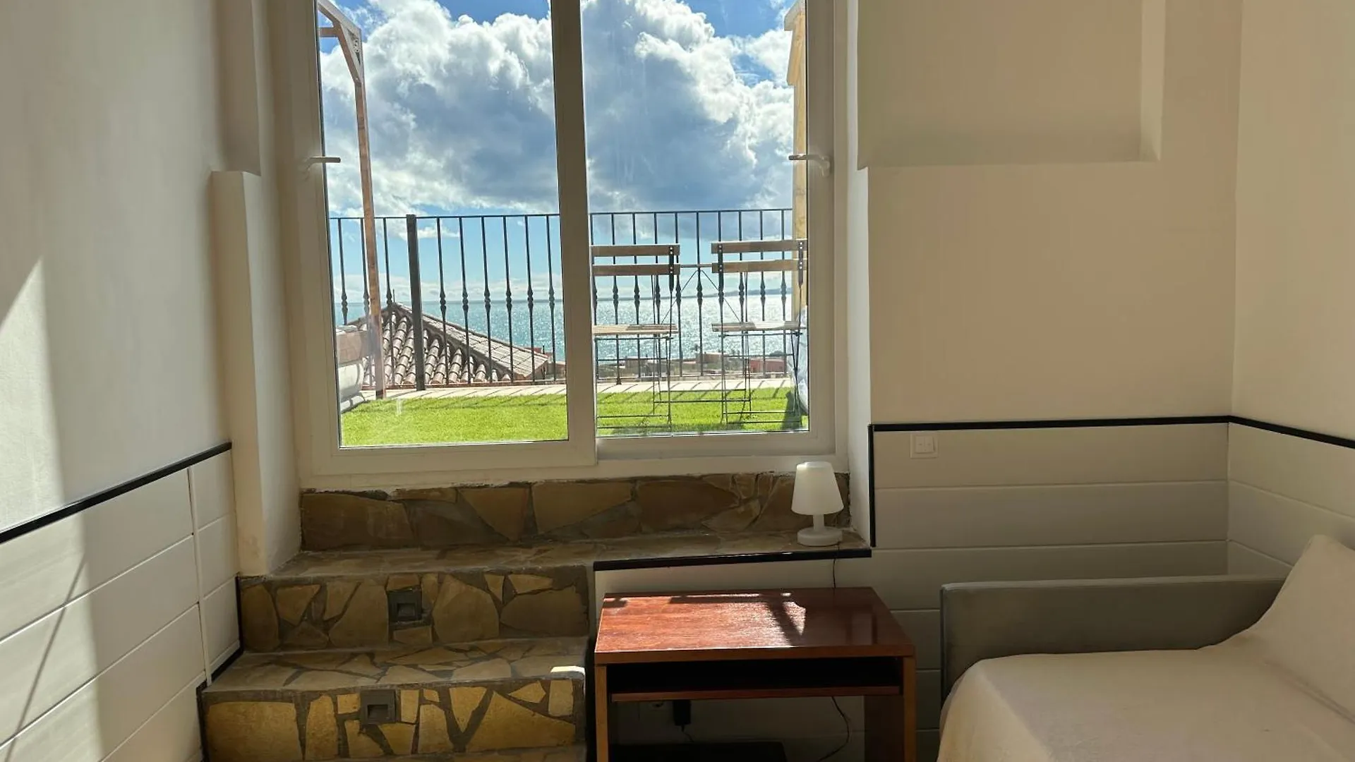 Ubytování v soukromí Rooms In Seafront Villa Màlaga