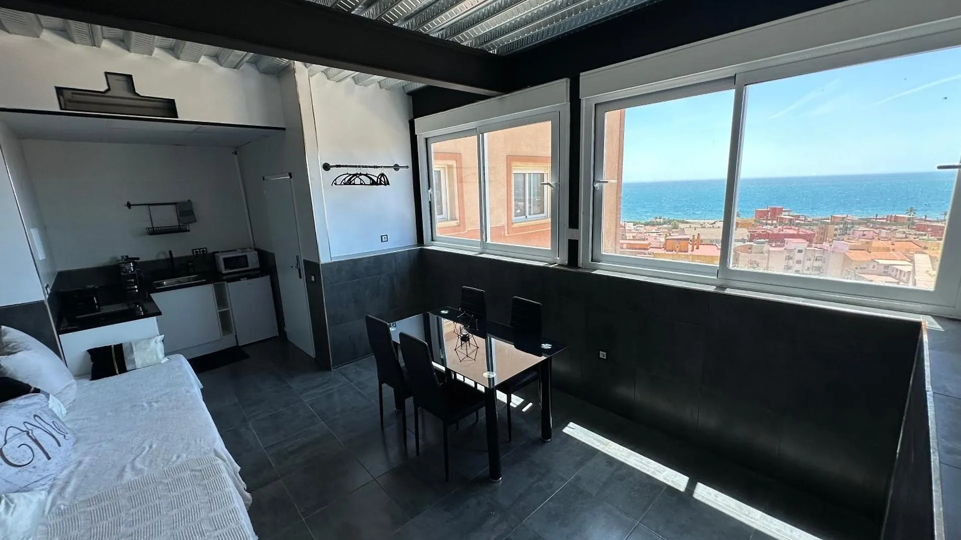 Ubytování v soukromí Rooms In Seafront Villa Màlaga Španělsko