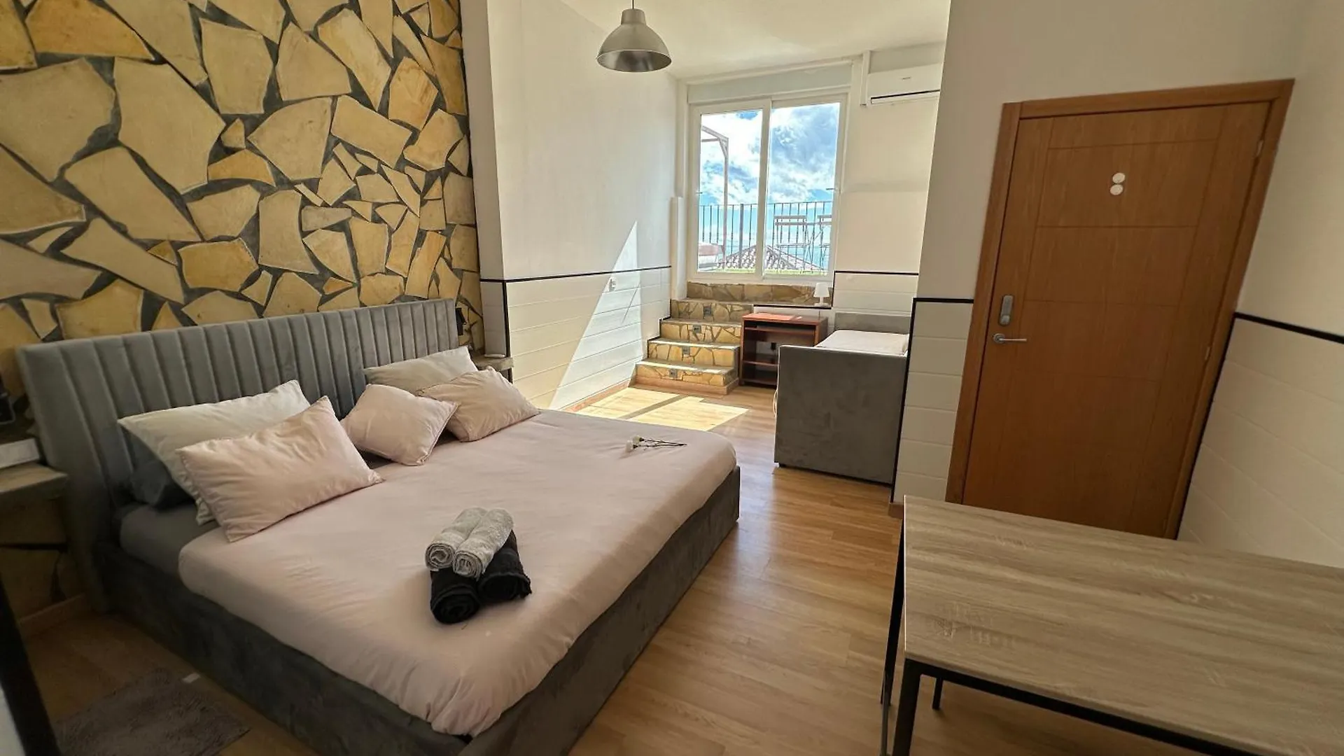 Rum i privatbostad Rooms In Seafront Villa Málaga