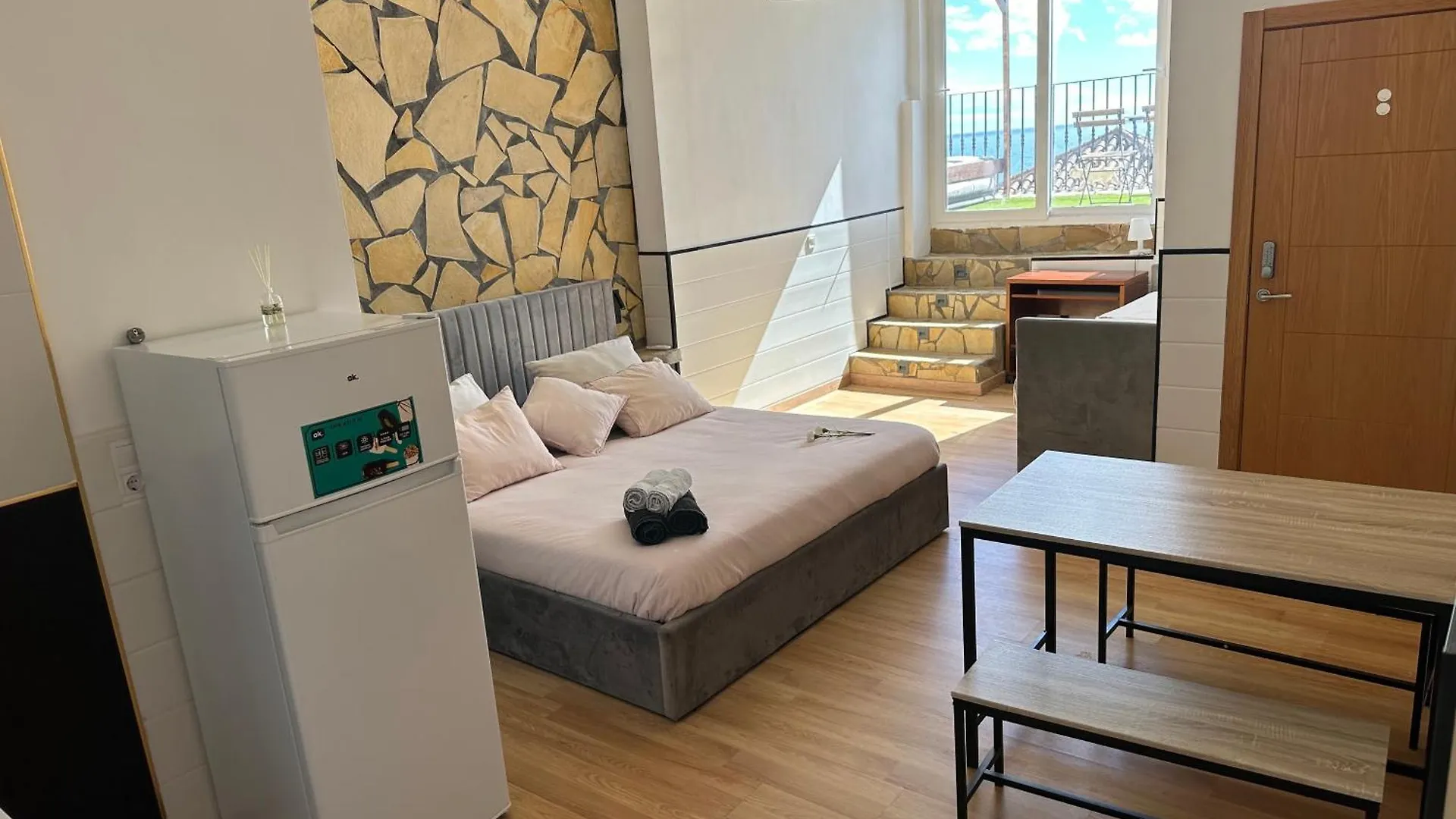 Rooms In Seafront Villa Málaga