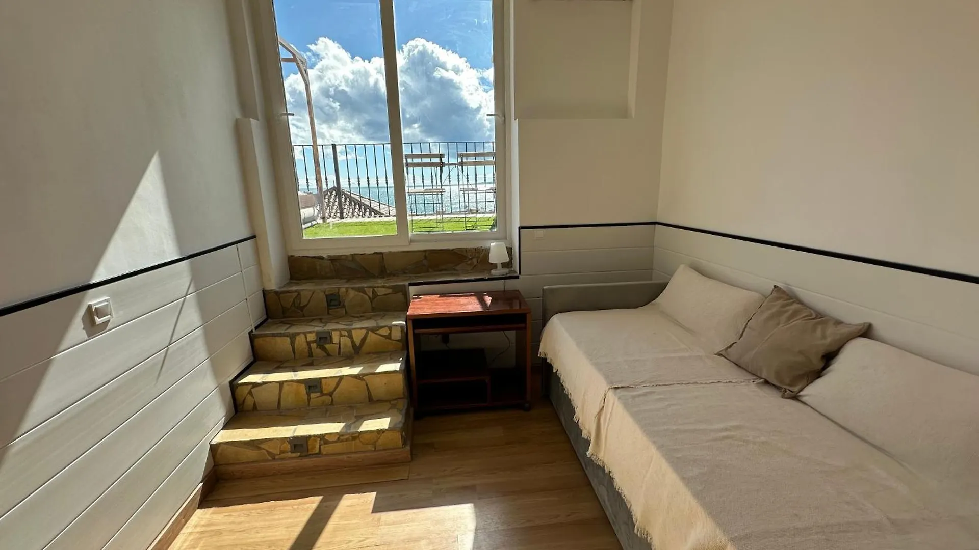 Rooms In Seafront Villa Málaga Séjour chez l'habitant