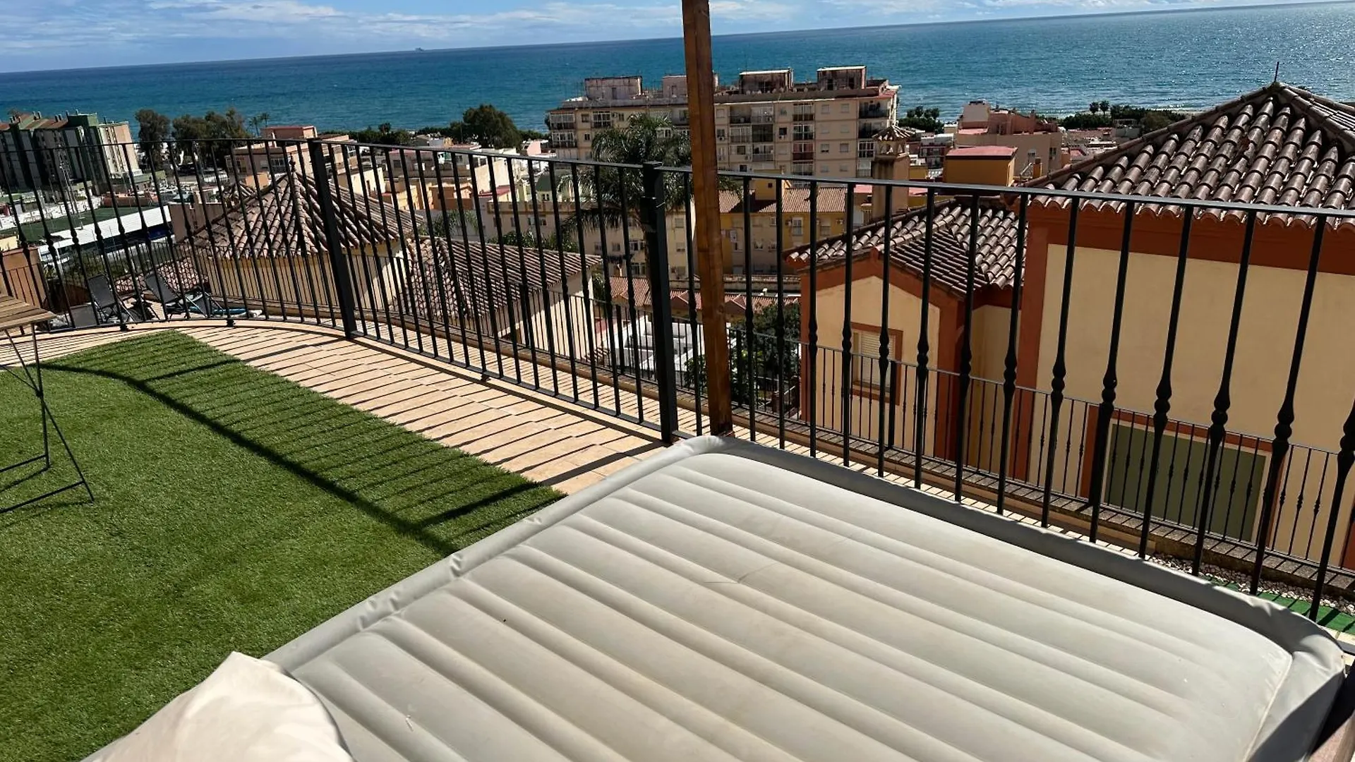 Rum i privatbostad Rooms In Seafront Villa Málaga Spanien