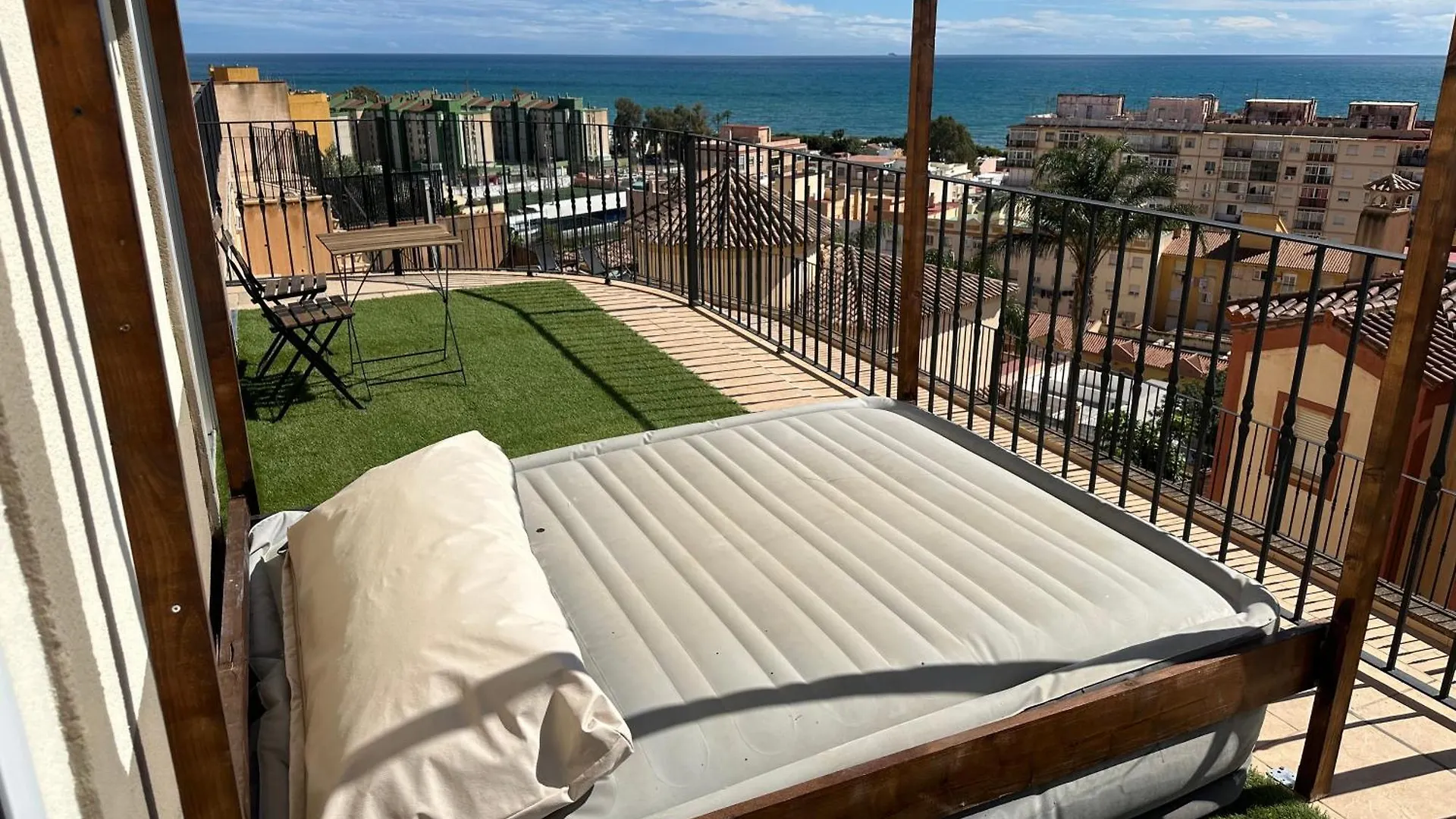 Rooms In Seafront Villa Málaga